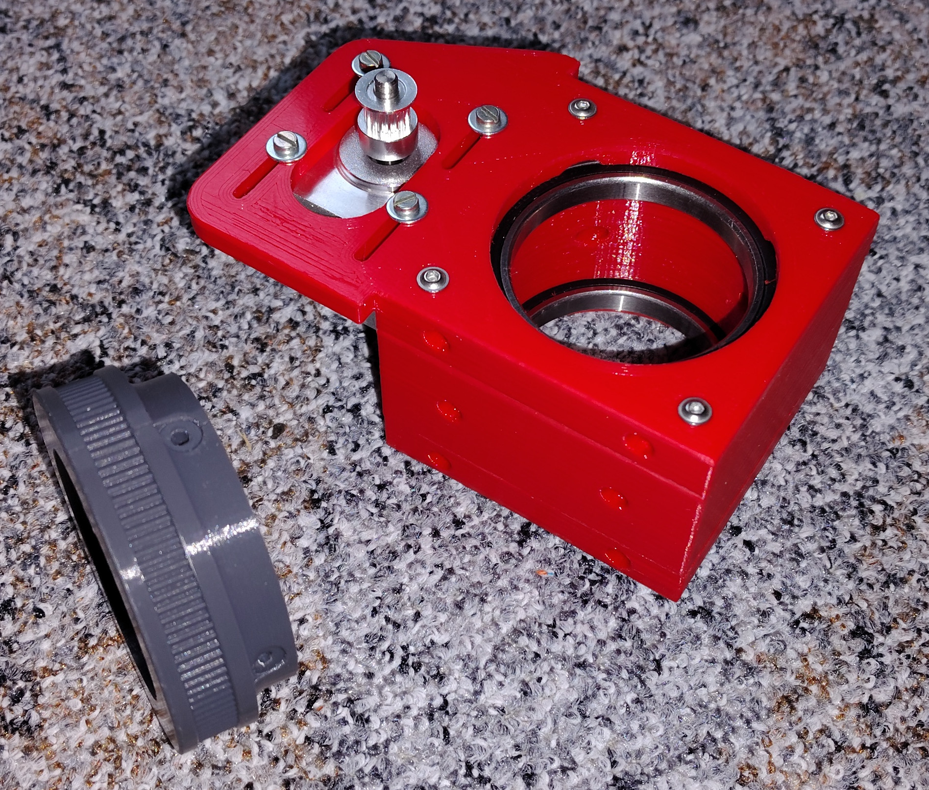 Die Elle g&auml;ngt rotierend mit Antrieb f&uuml;r Handgelenk