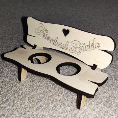 Feierabend deluxe: Sperrholz, Liebe zum Detail und ein Schluck Genuss.