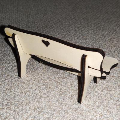 Feierabend deluxe: Sperrholz, Liebe zum Detail und ein Schluck Genuss.