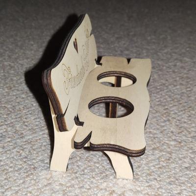 Feierabend deluxe: Sperrholz, Liebe zum Detail und ein Schluck Genuss.